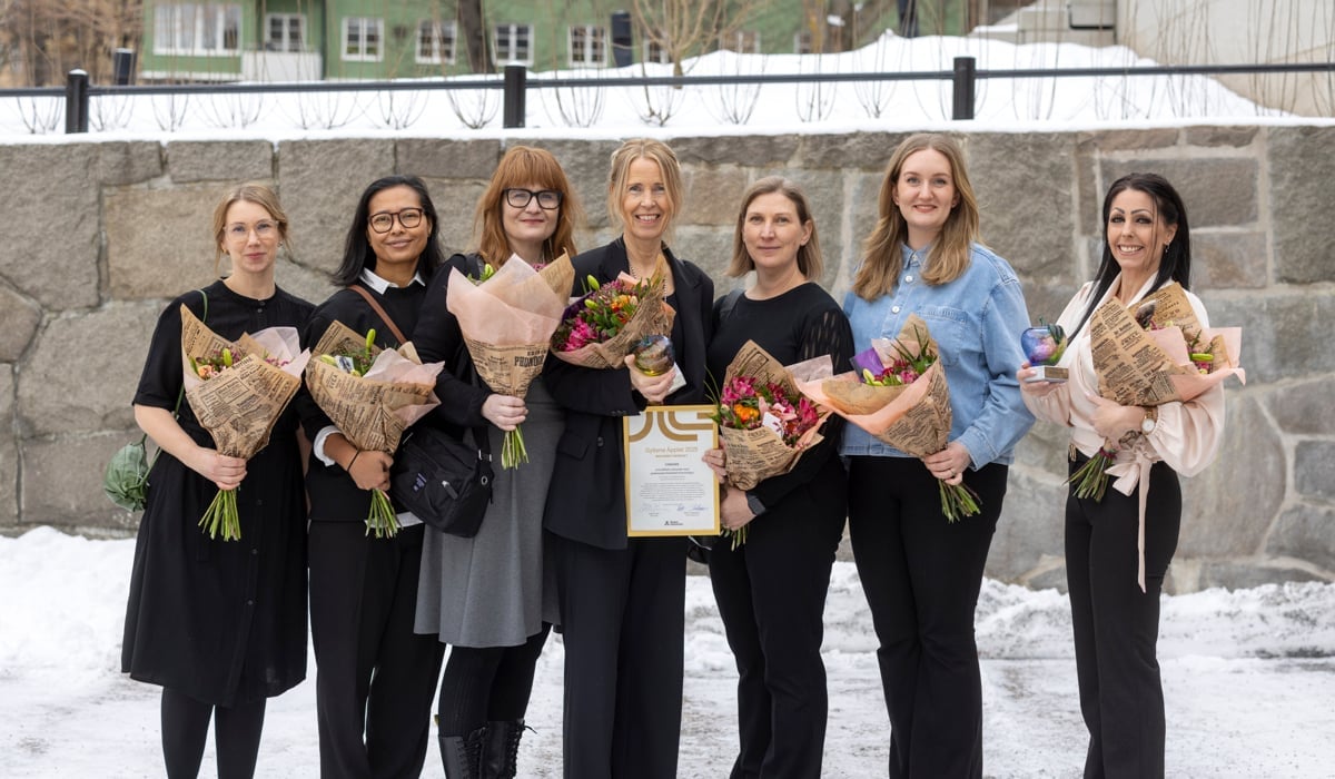 Lotta Millde Luthander, Pranee Gustafsson, Sofi Hall, Eva Hellsten, Cecilia Götherström och Louise Kalholm (Madeleine Daxberg saknas på bild), vinnare av medarbetarpriset och Marcella Mattei, vinnare av ledarpriset