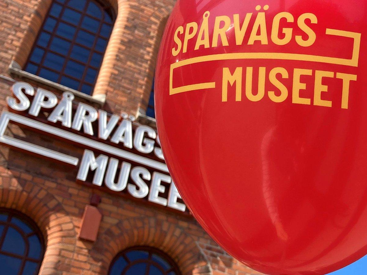 Ballong med texten Spårvägsmuseet framför entrén.