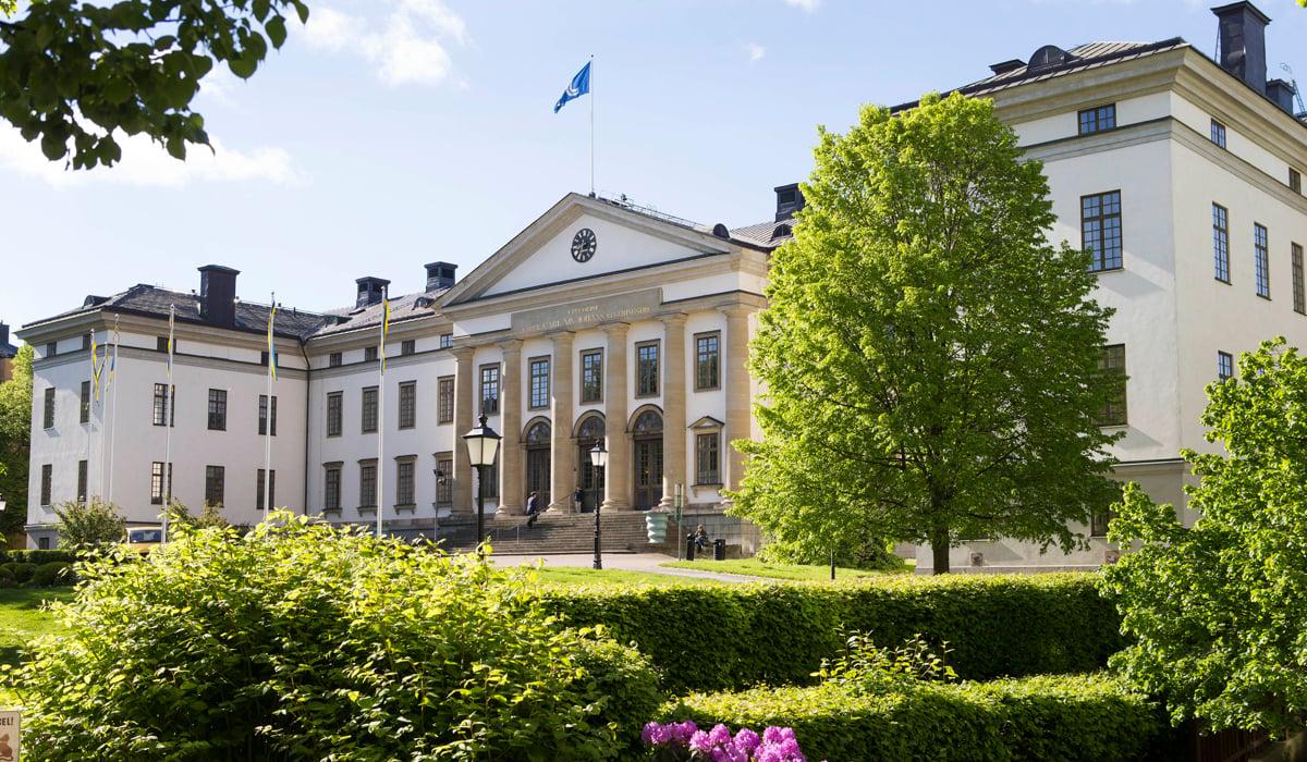 Landstingshuset på Kungsholmen under sommaren