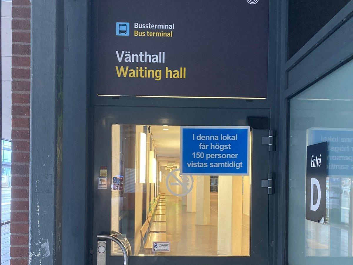 Entredörr till vänthall i Slussen