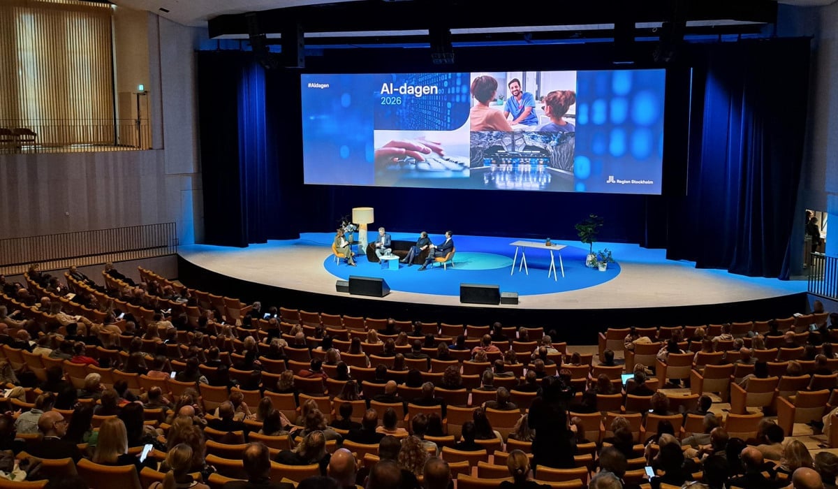 Foto på scenen och publiken från AI-dagen