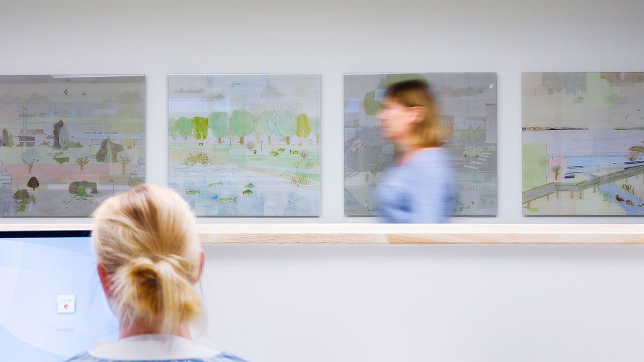 Vägg med fyra bilder.